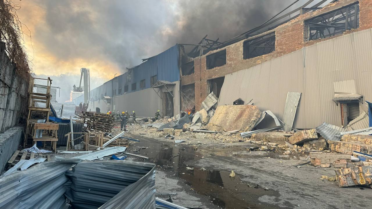пожар на складе в Киеве