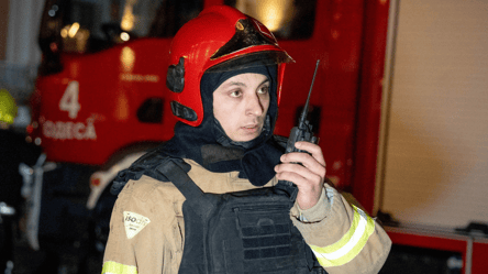 Одеса під ударами дронів: пошкоджені будівлі та автостоянка - 290x166