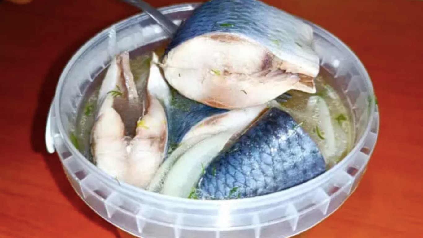 Рецепт маринованной сельди: получается вкуснее лосося
