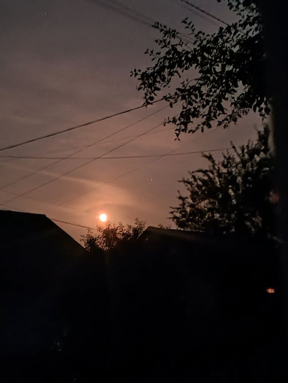 "Полунична" повня над Рівненщиною в ніч проти 11 червня 2025 року