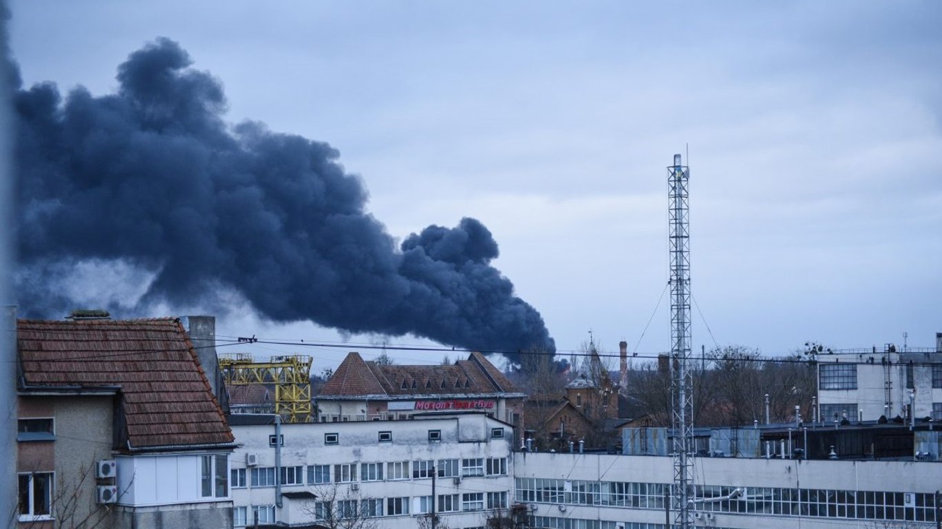 Российские войска уже в третий раз атаковали аэропорт в Ивано-Франковске