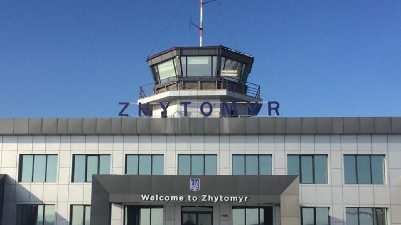 Международный аэропорт Житомир принял первый самолет, который прибыл на KOROLОV AVIA FEST 2021 - фото