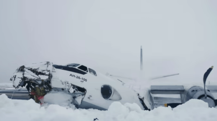 В России самолет не выдержал жесткой посадки и разломался — есть пострадавшие - 285x160