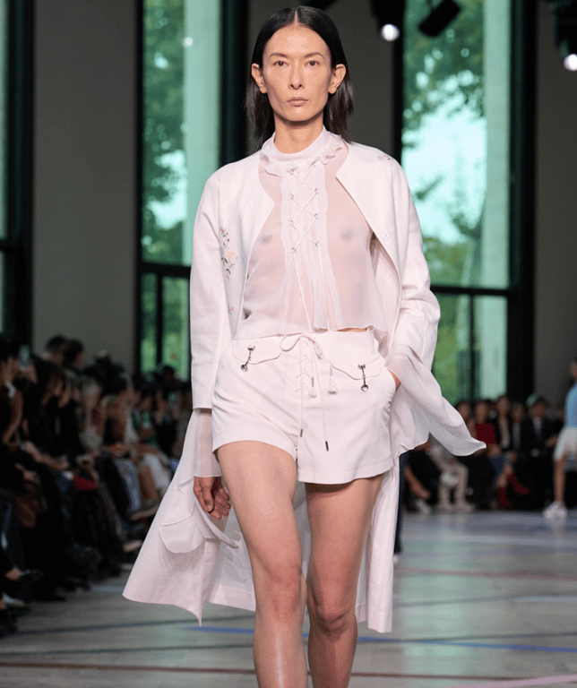 Образ в стилі бохо з трендовими шортами