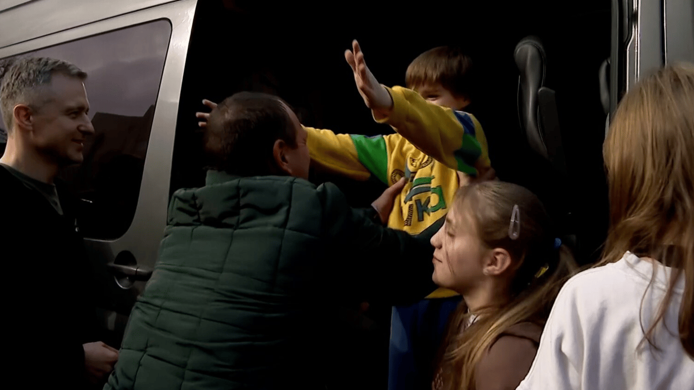 Возвращение домой депортированных россией детей