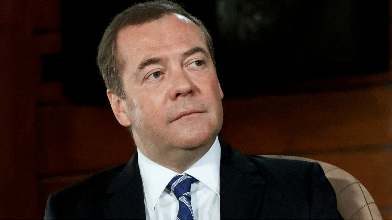 Медведев намекнул Украине на ядерный удар в случае возвращения Крыма