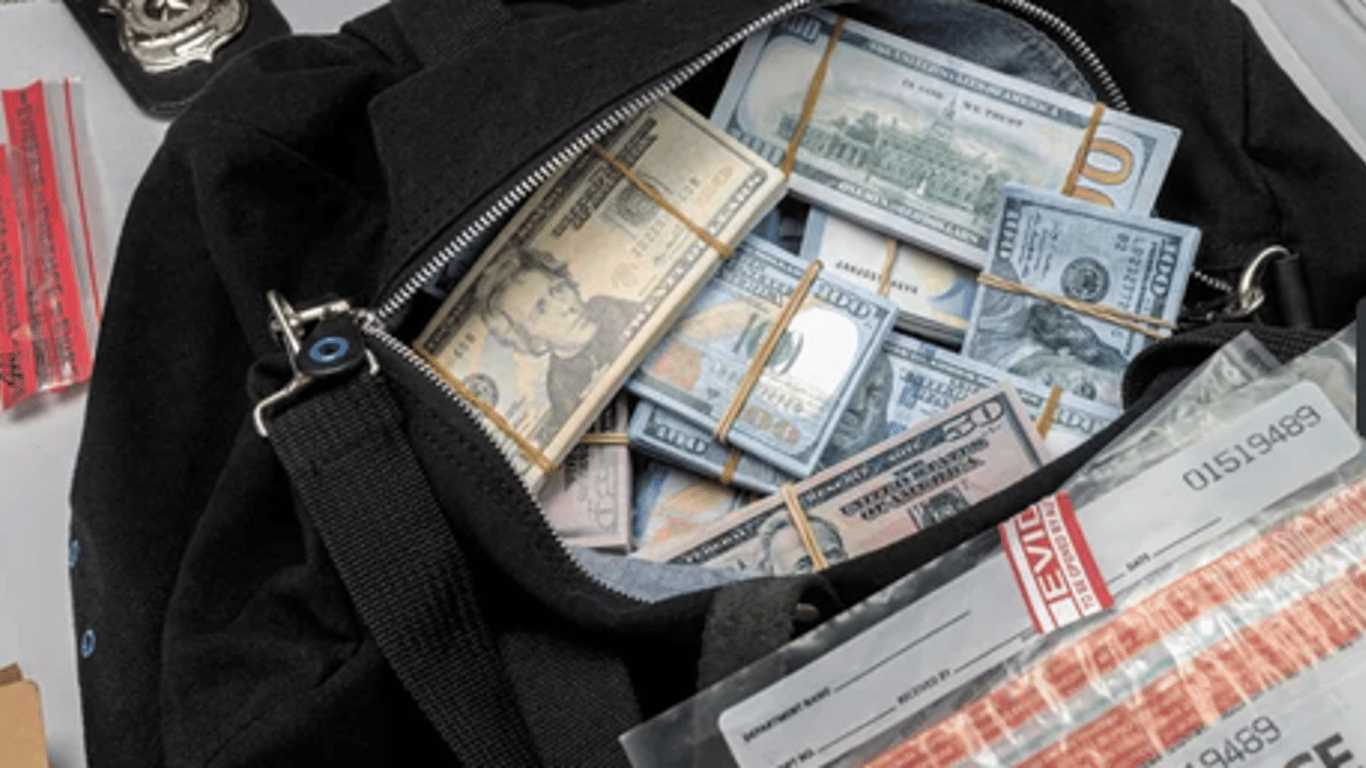 Гражданка США потеряла в Киевской области сумку с деньгами: что известно