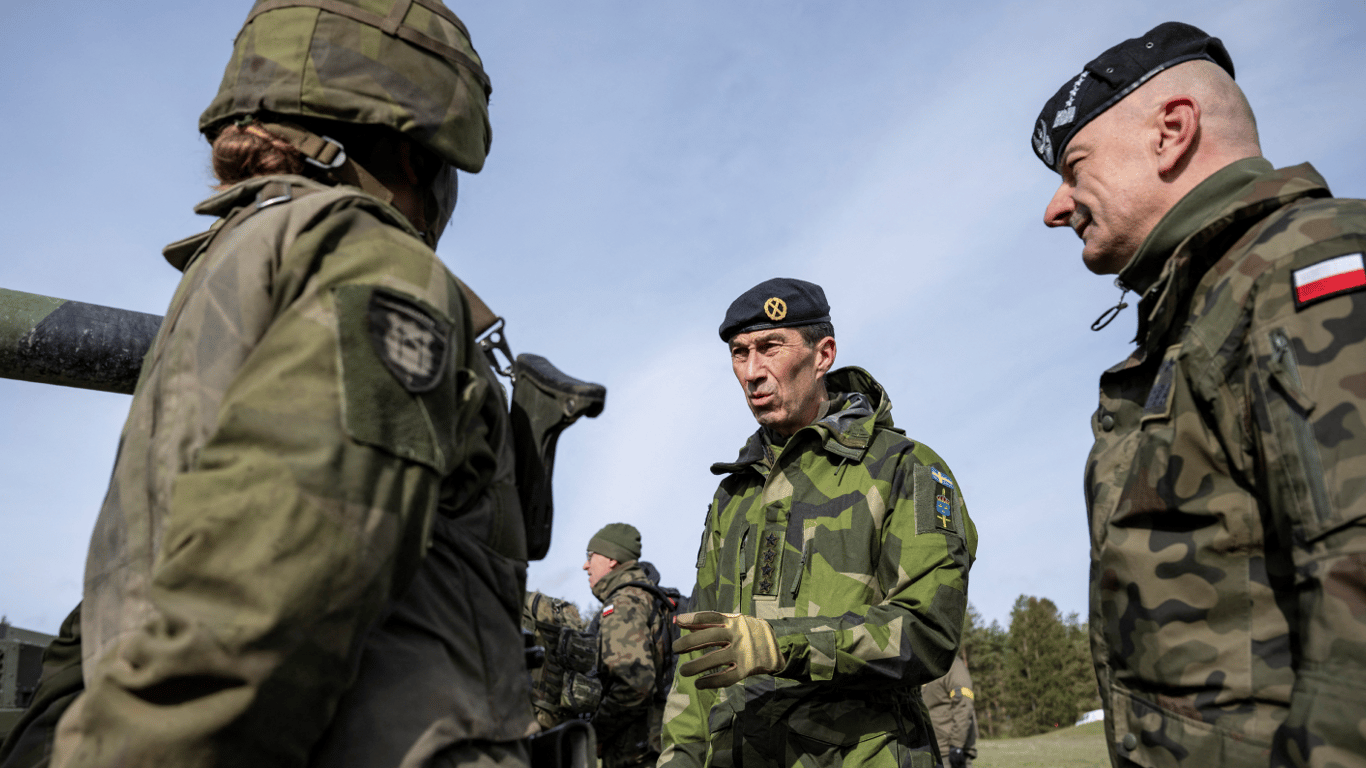 Военные Польши в поисках воздушного шара, который прилетел со стороны Беларуси