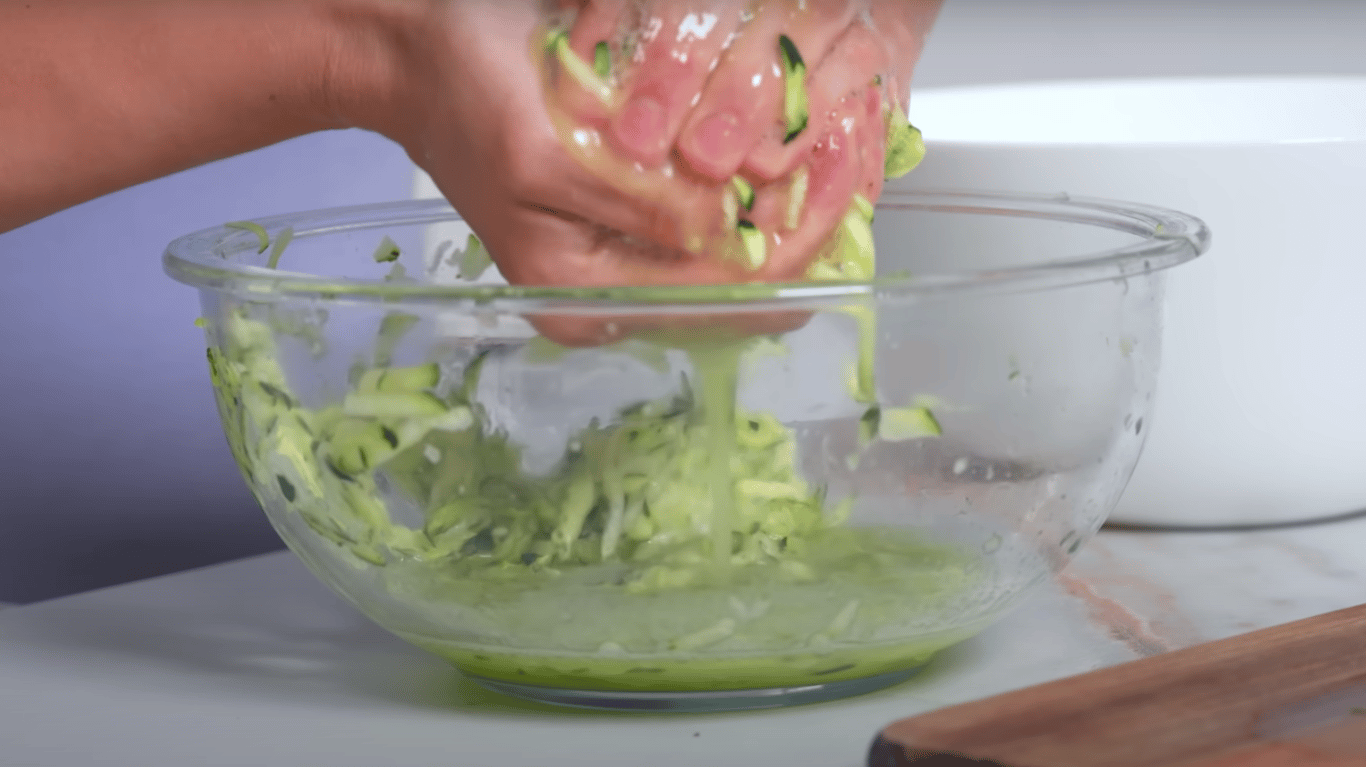 оладки з кабачків і фаршу замість котлет, простіше й смачніше, ніж мʼясна страва