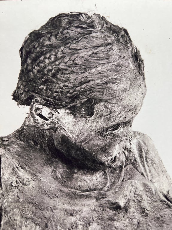 Внутри египетской мумии, умершей во время родов, нашли несколько жуткое