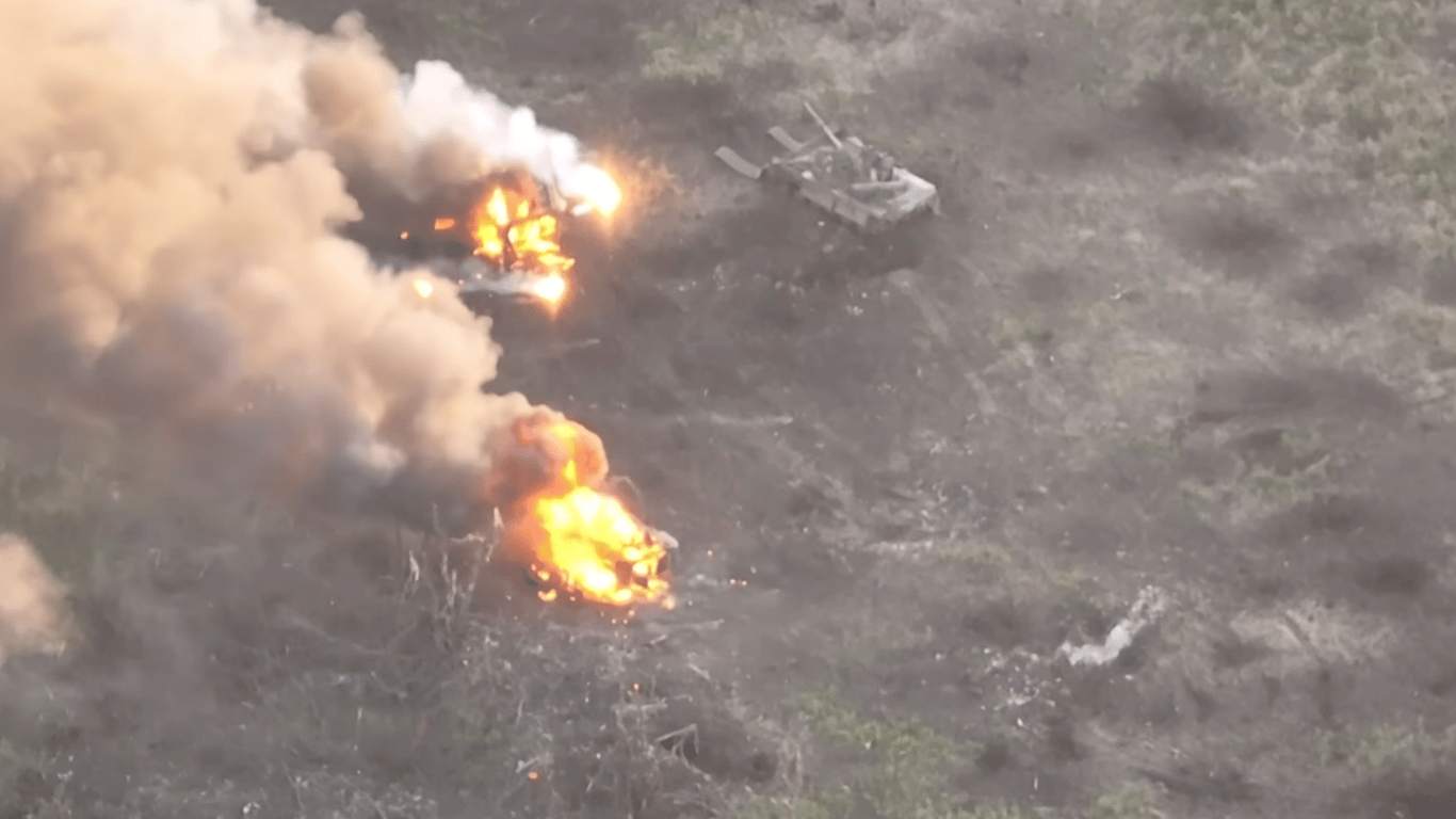 ВСУ уничтожили колонну бронетехники врага в районе Клещеевки — впечатляющее видео