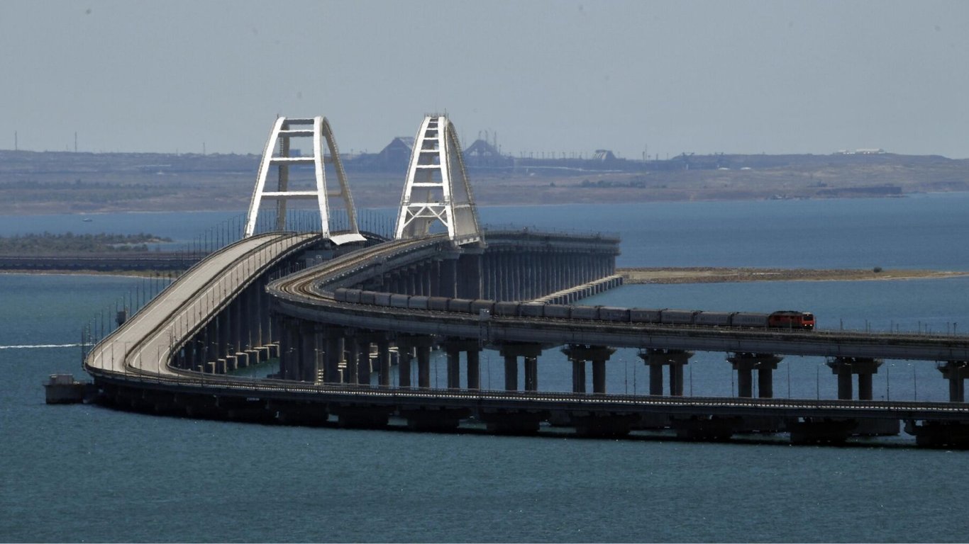 Спикер ВМС рассказал, как оккупанты "охраняют" Крымский мост