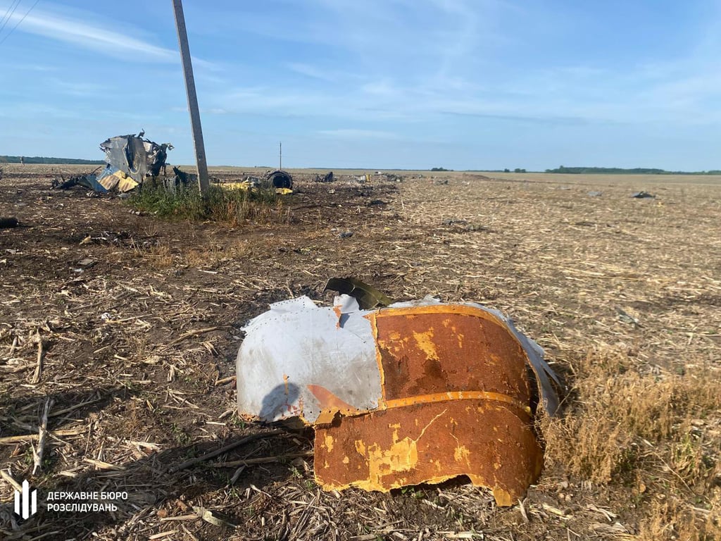 ГБР расследует крушение Су-24М в Хмельницкой области: установлены личности погибших - фото 1