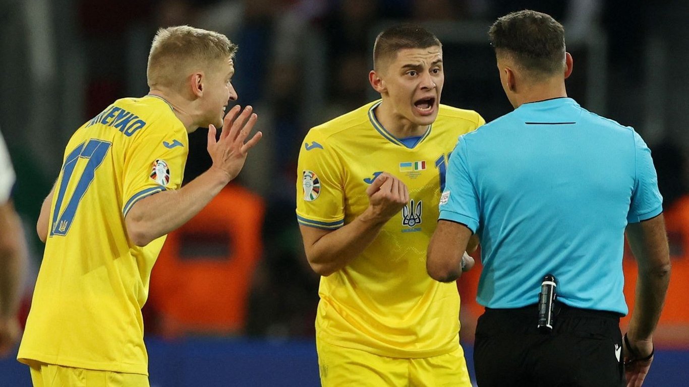 УЄФА знову покарала збірну України за расизм уболівальників