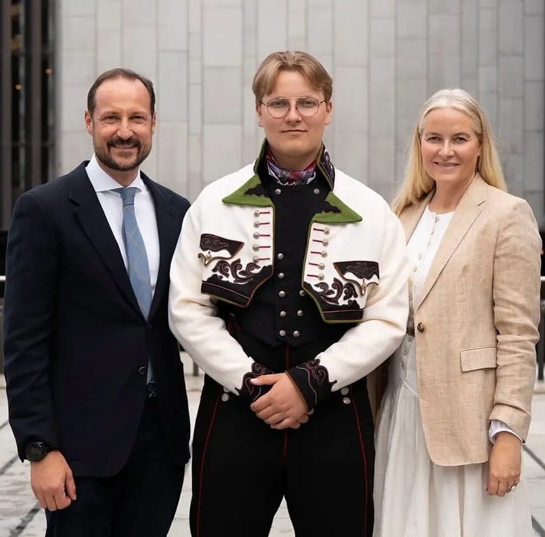 Син норвезької принцеси Маріус Борг Хойбі разом з родиною. Фото: instagram/royalfavourites
