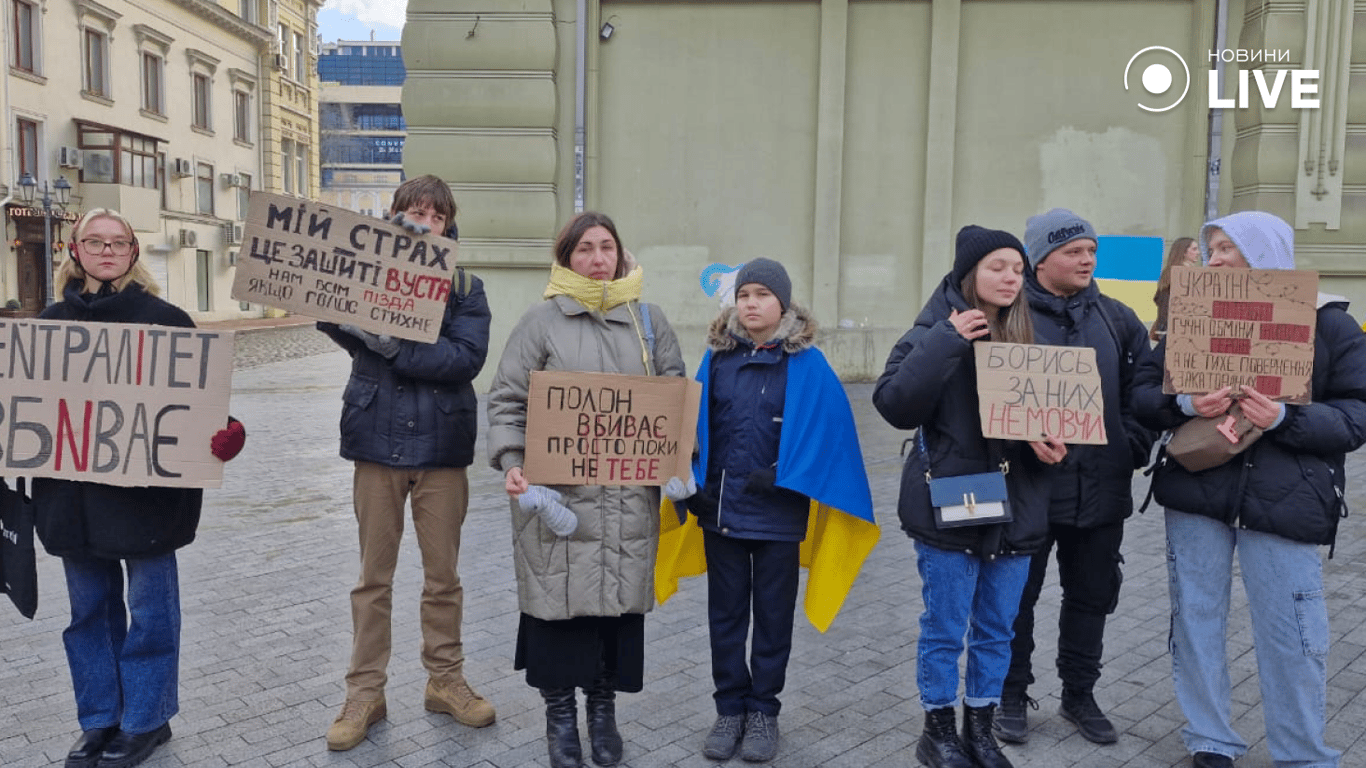 На головній вулиці Одеси закликали не забувати про полонених - фото 3