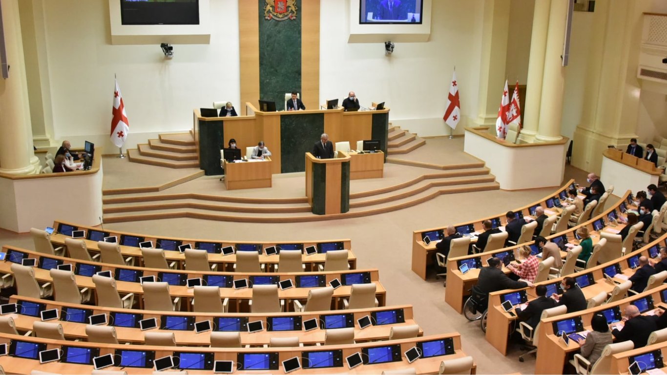 Парламент Грузии утвердил законопроект об "иноагентах": детали