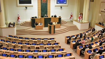 Парламент Грузії затвердив законопроєкт про "іноагентів": деталі - 285x160