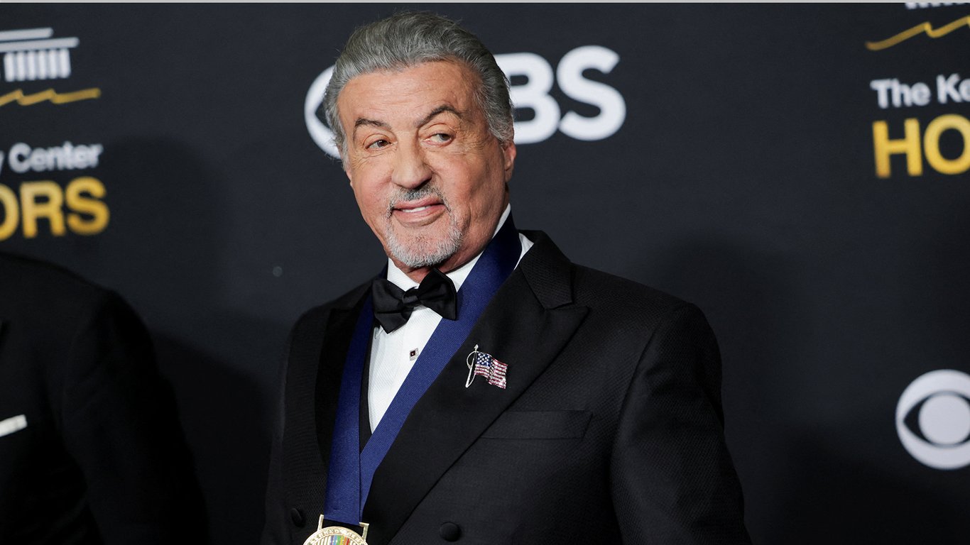 Столовая Сталлоне получила смелый вид благодаря одному решению (фото)