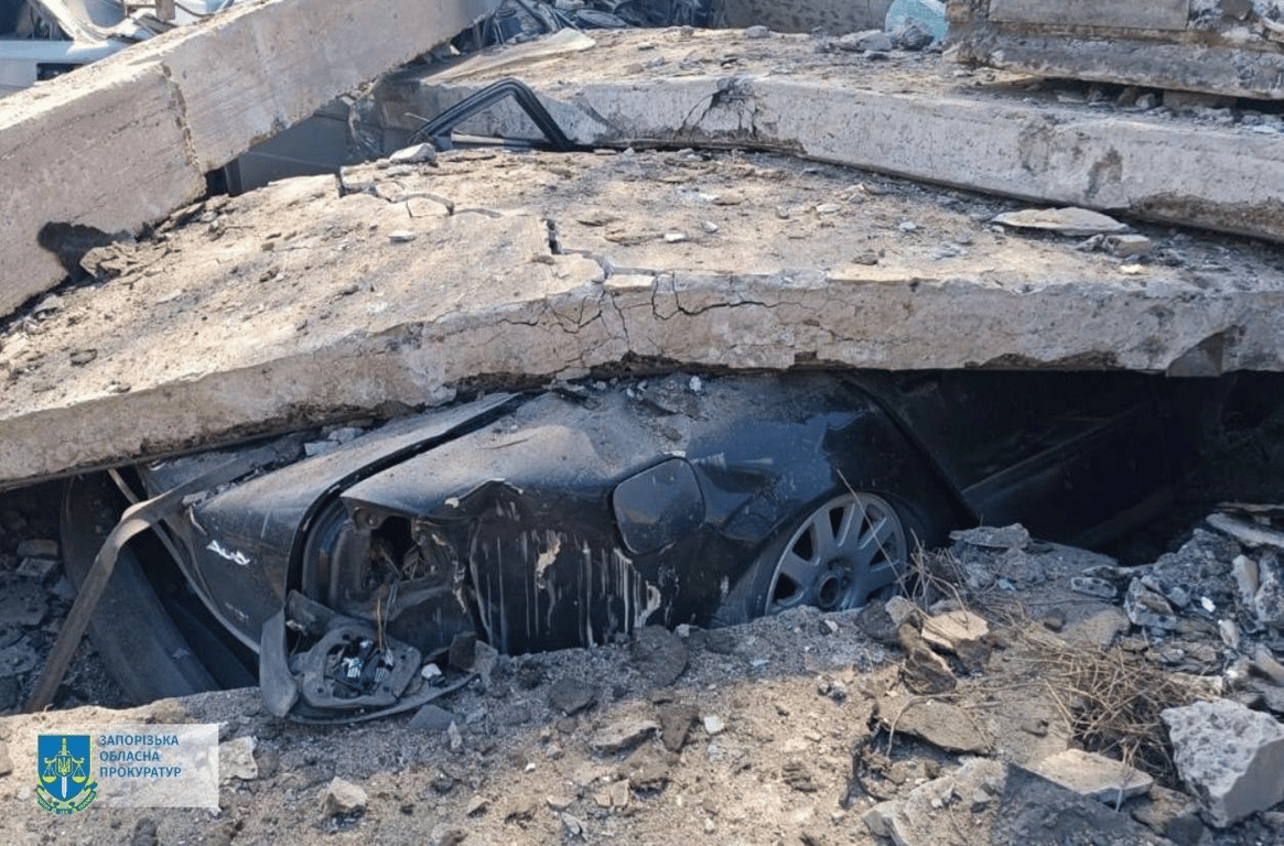 Вибухи у Запоріжжі через влучання у підприємство — є загиблі мирні жителі