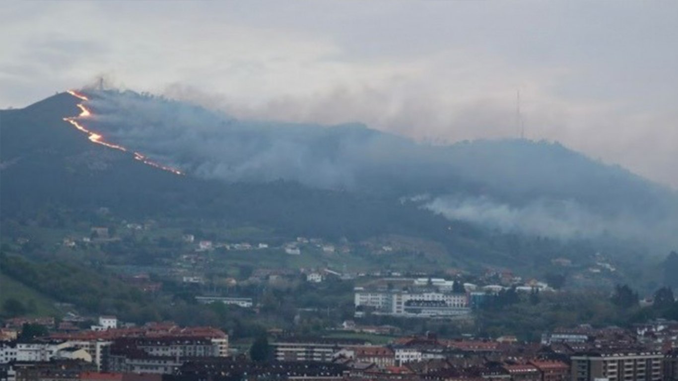 В Испании "огненные террористы" за день спровоцировали 90 лесных пожаров: детали