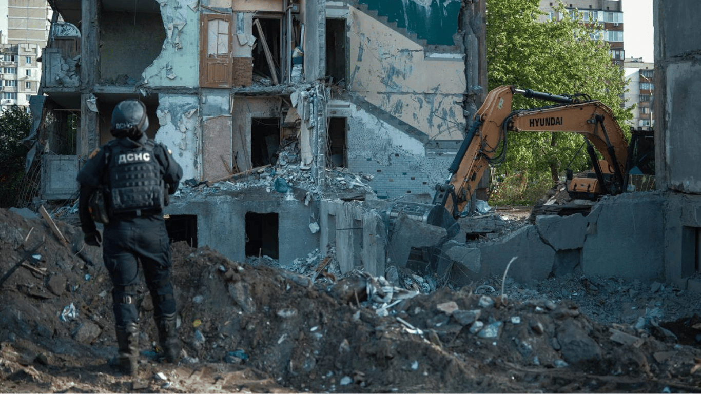 Длилась более 28 часов: в Киеве завершилась поисково-спасательная операция