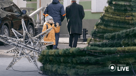 Праздникам конец: новогоднюю елку на Дерибасовской начали демонтировать - 285x160