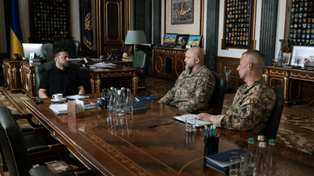 ППО та дрони: Зеленський зустрівся з Драпатим, Горбатюком та Апостолом - 304x171