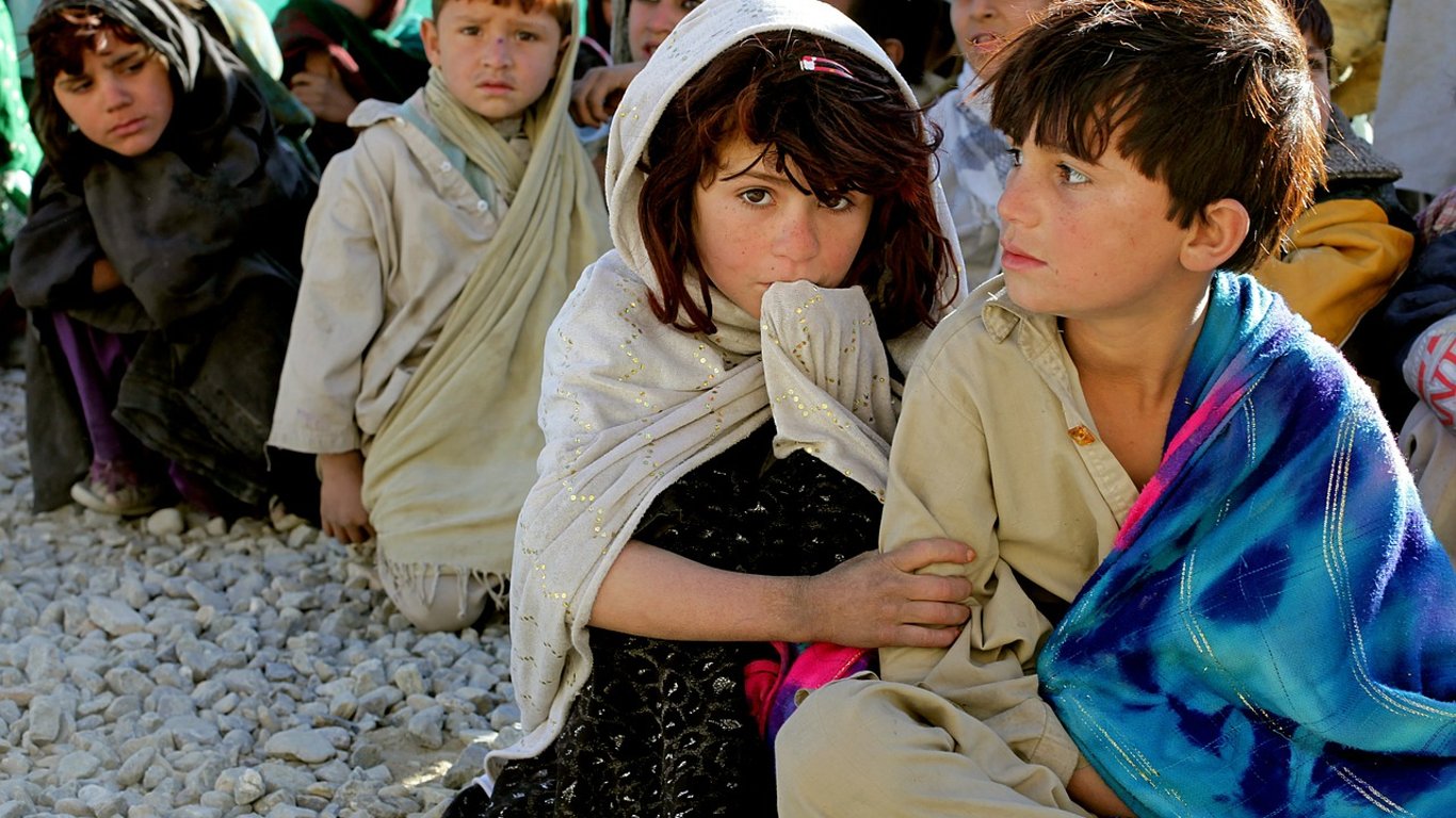 Узбекистан не пускает афганских беженцев через границу