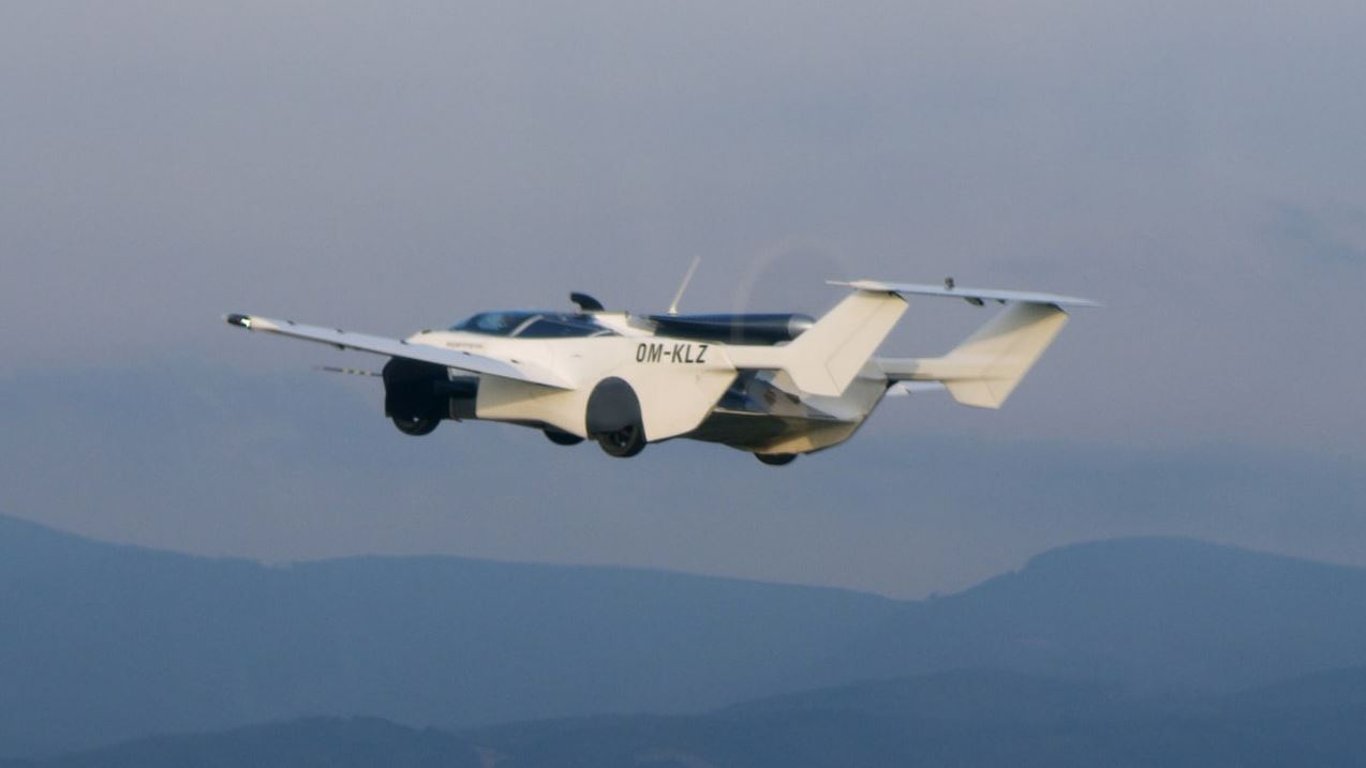 У Словаччині автомобіль-літак AirCar здійснив успішний тестовий політ