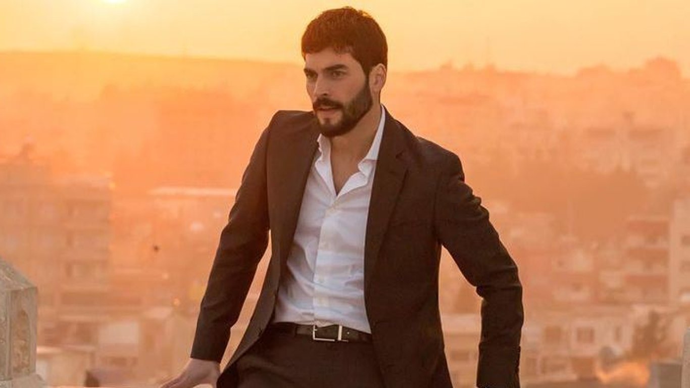 Как выглядит самый красивый турецкий актер - фото Акына Акынозю