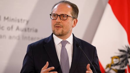 Глава МИД Австрии раскритиковал вывод сотрудников посольств из Украины - 285x160