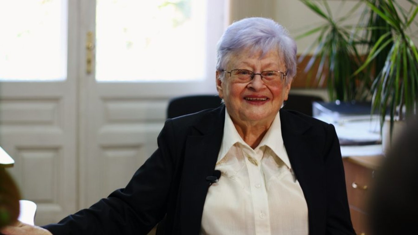 Александра Сербенская получила пожизненную стипендию - женщине сейчас 92 года
