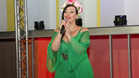 Бэк-вокалистка Данилко: что известно о Елене Романовской и ее певческой карьере. Видео - 285x160