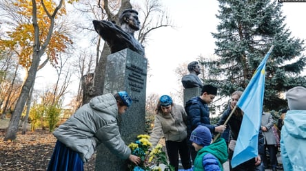 У Києві вшанували пам'ять легендарного героя. Фото - 285x160