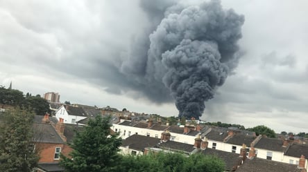 В курортном городе в Англии произошел крупный пожар, прогремели взрывы. Видео - 285x160