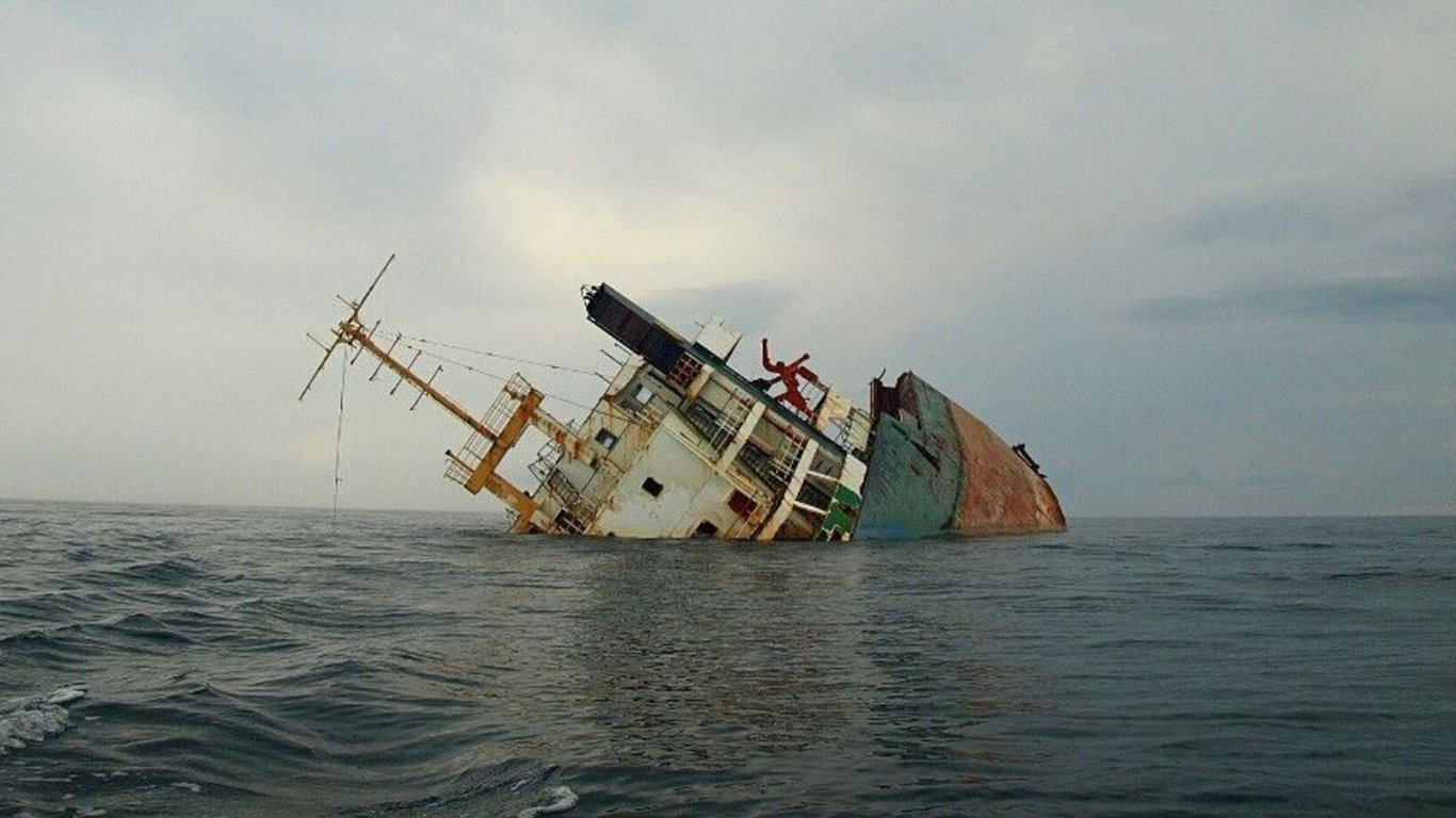 Трагедія у Чорному морі - з'явився відеомомент перелому корпусу судна Arvin