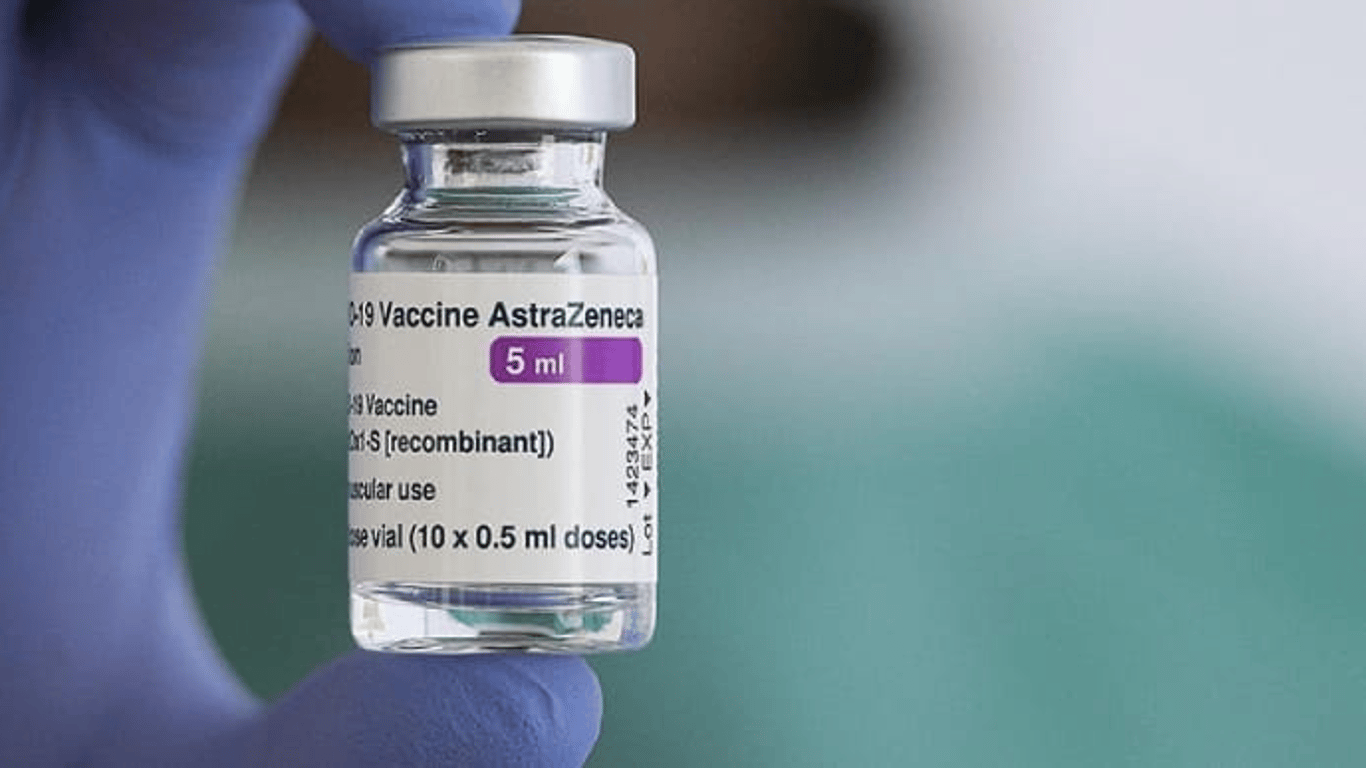 В Україну прибуло 705 тисяч доз вакцини AstraZeneca