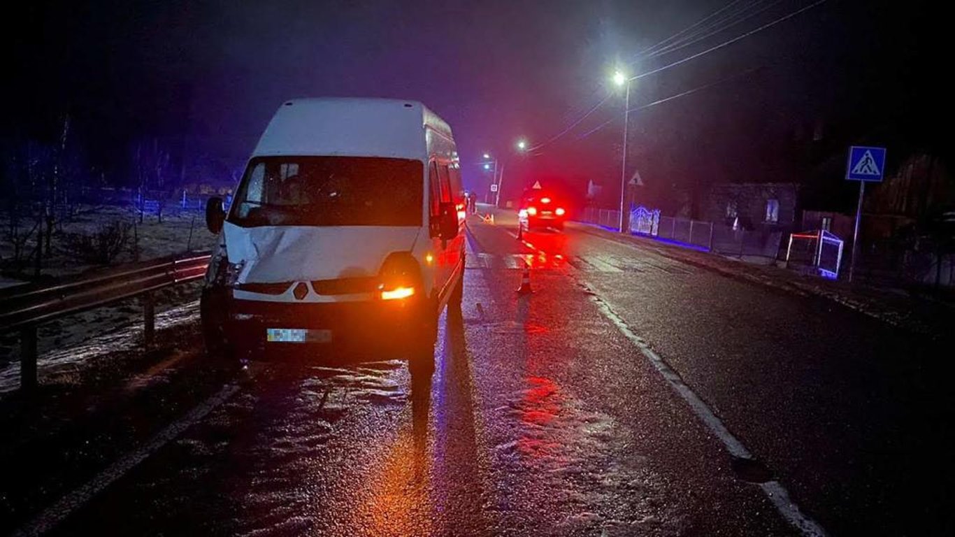 На Львовщине произошло смертельное ДТП - в аварии погиб пешеход - фото