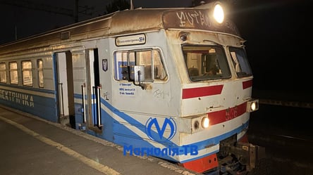 В Киеве поезд городской электрички сбил мужчину: в каком он состоянии - 285x160