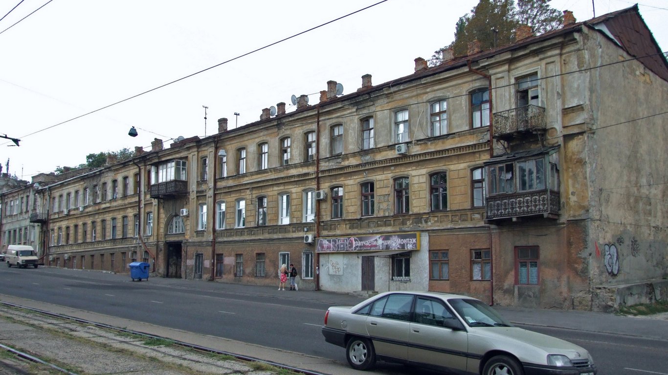 В Одессе отселят жильцов аварийного дома на спуске Маринеско