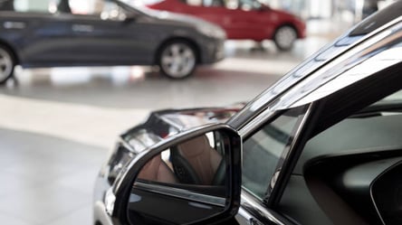 У Харкові орудують автокрадії, які знімають дзеркала з автомобілів. Фото - 285x160