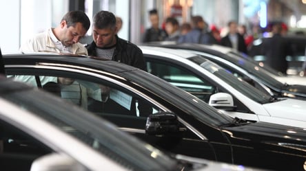 Стало відомо, які авто купують люди різних професій в Україні — опитування - 285x160