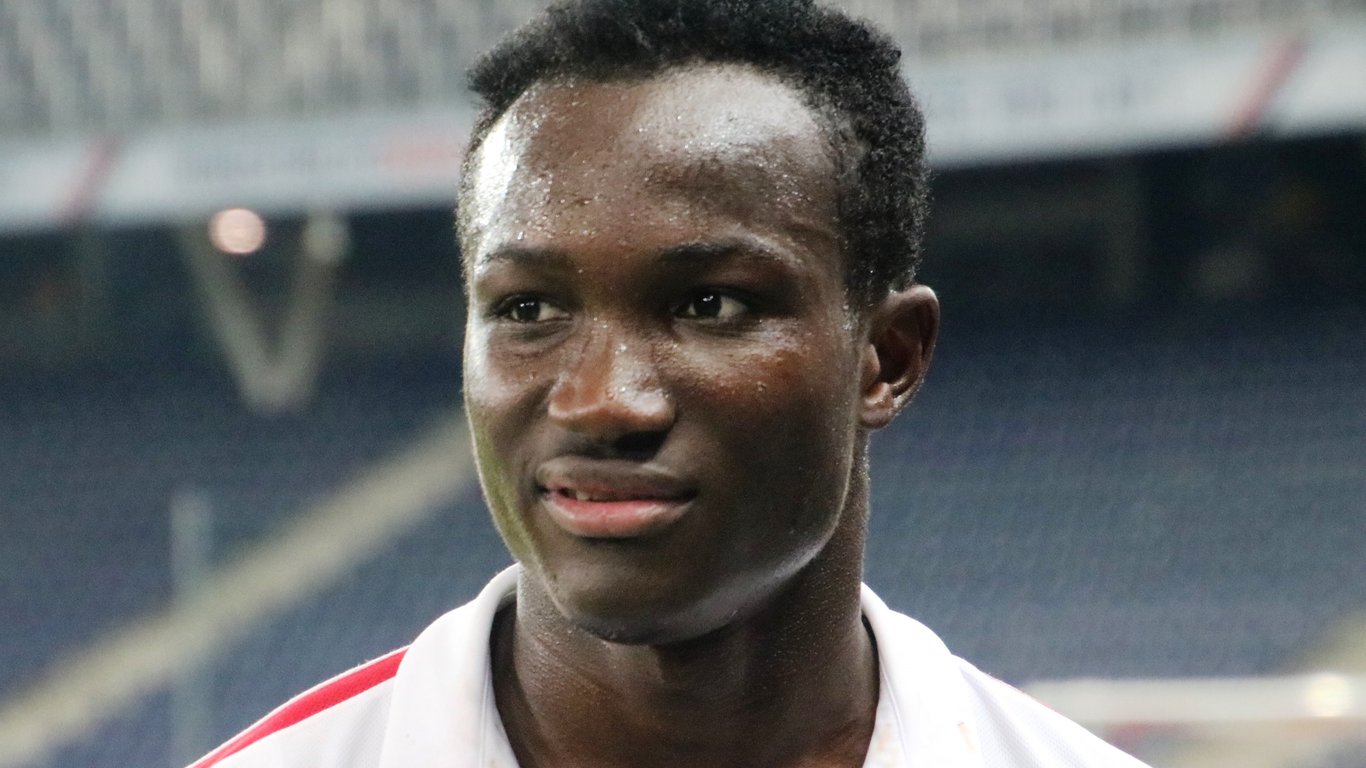 Экс-игрок сборной Ганы скончался на футбольном поле