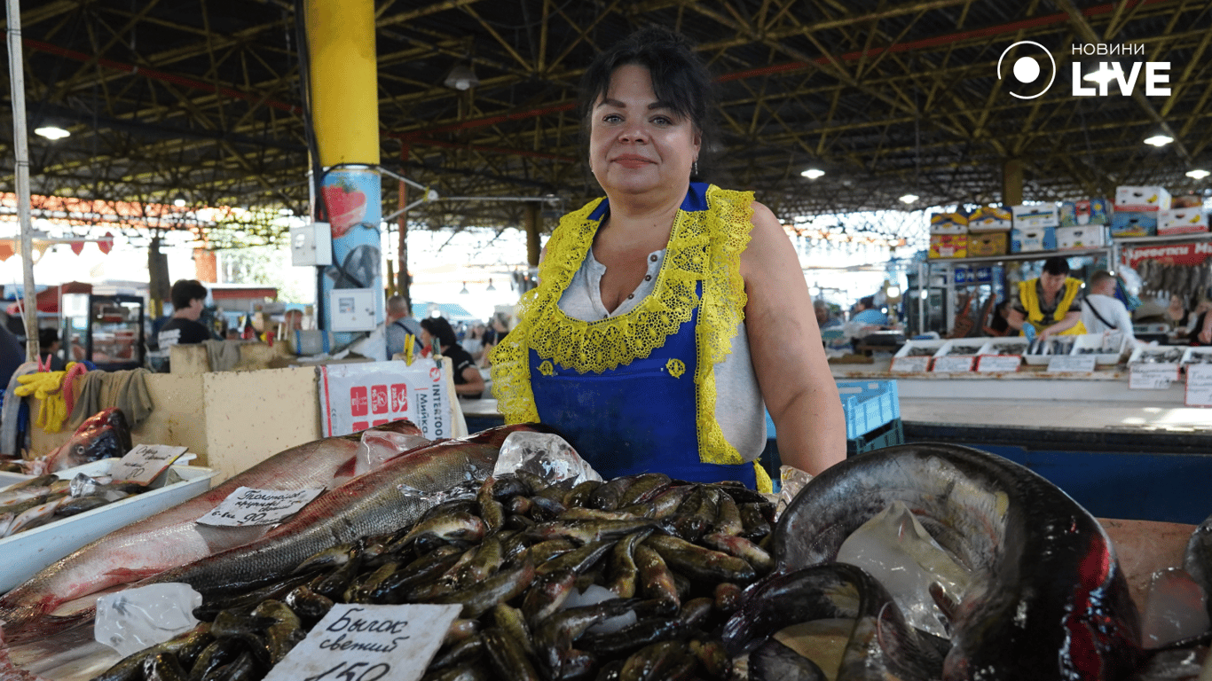 Продавчиня риби Олена. Фото: Новини.LIVE