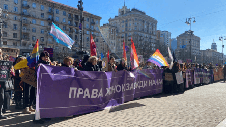 У Києві відбувся Марш жінок до КМДА (фоторепортаж) - 285x160