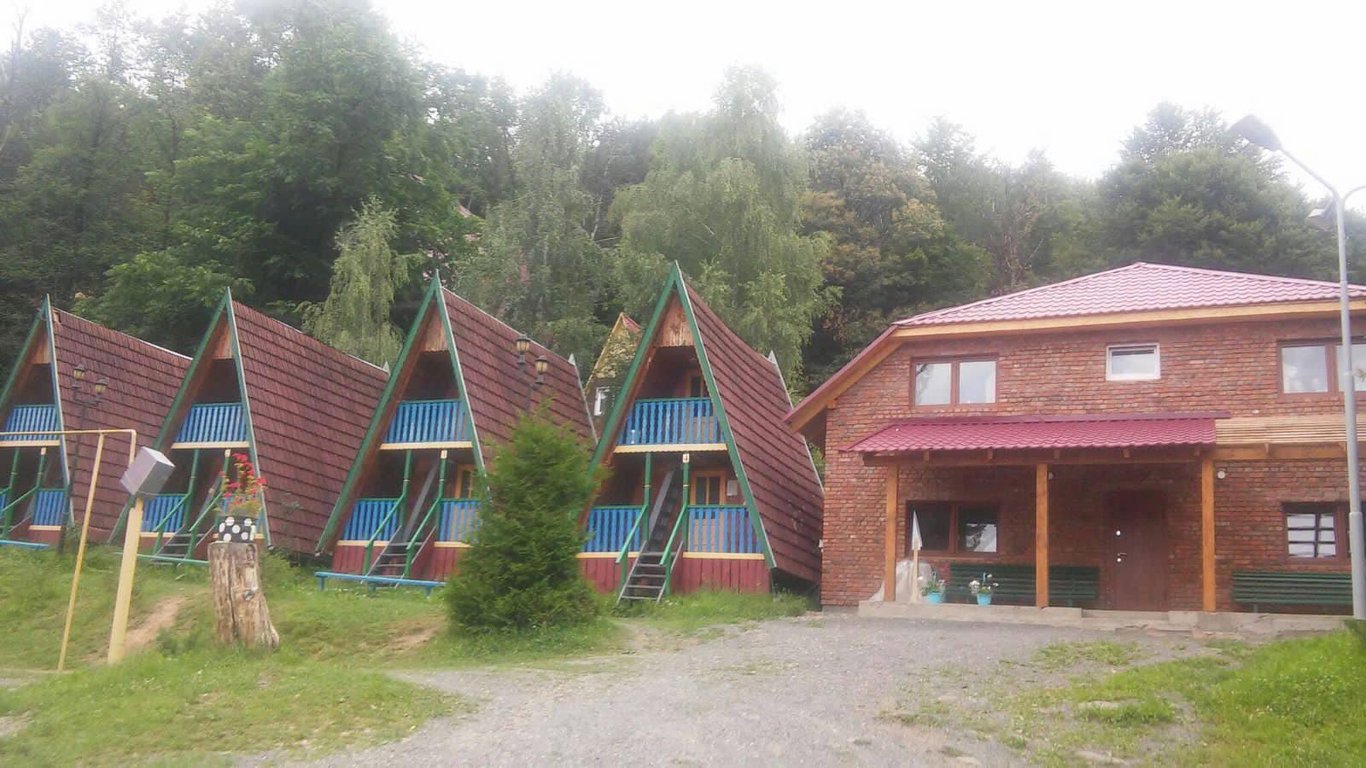 Прокуратура взялась за столичных чиновников, которые за $400 тыс. ремонтируют лагерь в Закарпатье