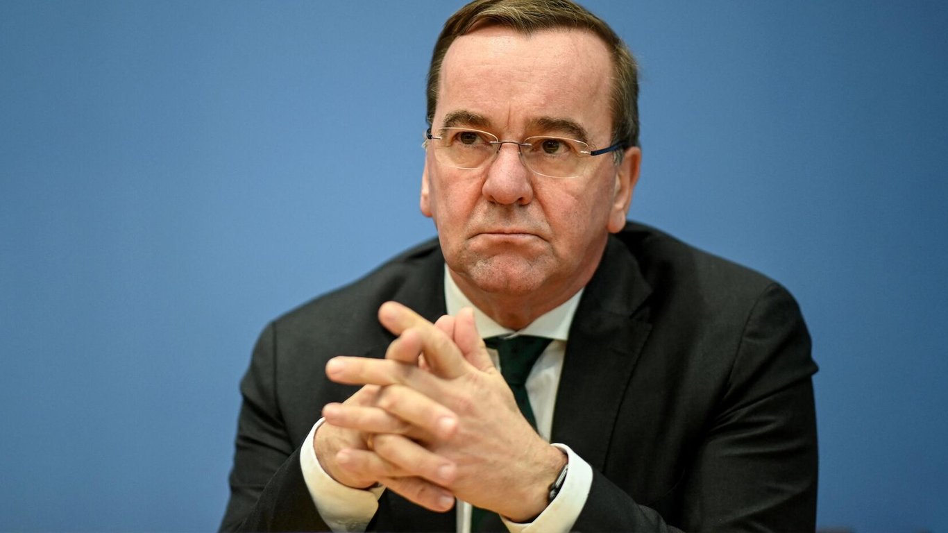 Министр обороны Германии поделился мнением, каким был бы мир без путина