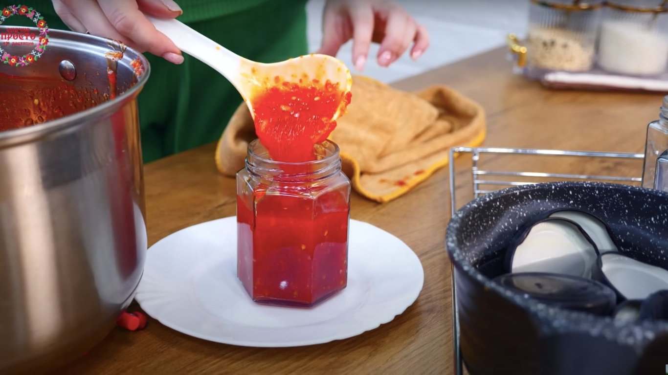 смачний рецепт гостро-солодкого соус на зиму