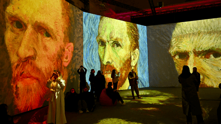 У Києві відкрили легендарну виставку "Всесвіт Ван Гога": фото - 285x160